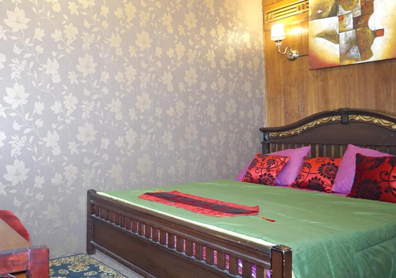 Badjoeri Ethnic Wooden Homestay Бандунг Экстерьер фото