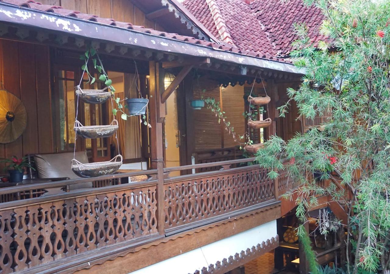 Badjoeri Ethnic Wooden Homestay Бандунг Экстерьер фото