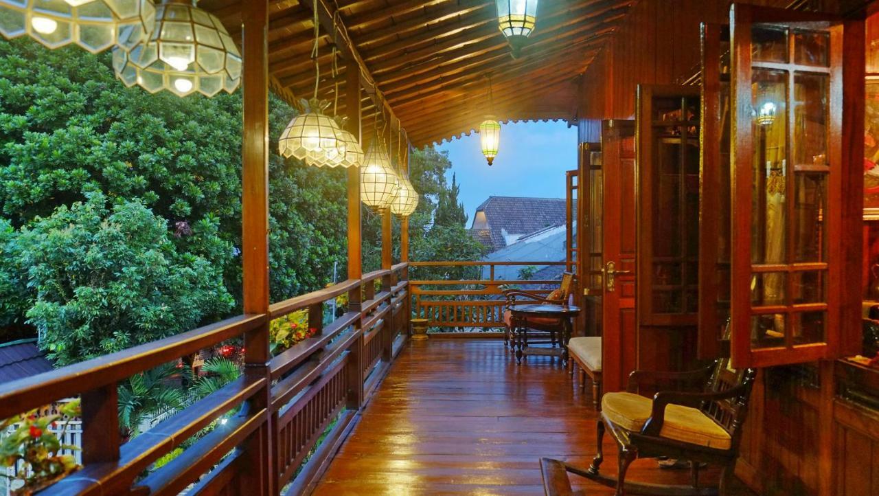 Badjoeri Ethnic Wooden Homestay Бандунг Экстерьер фото
