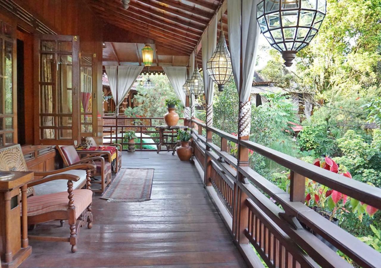 Badjoeri Ethnic Wooden Homestay Бандунг Экстерьер фото