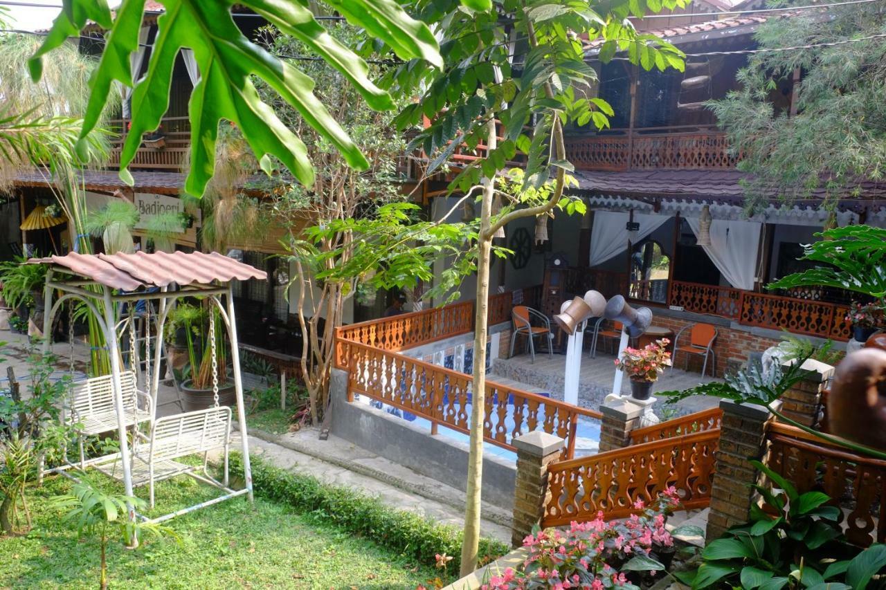 Badjoeri Ethnic Wooden Homestay Бандунг Экстерьер фото