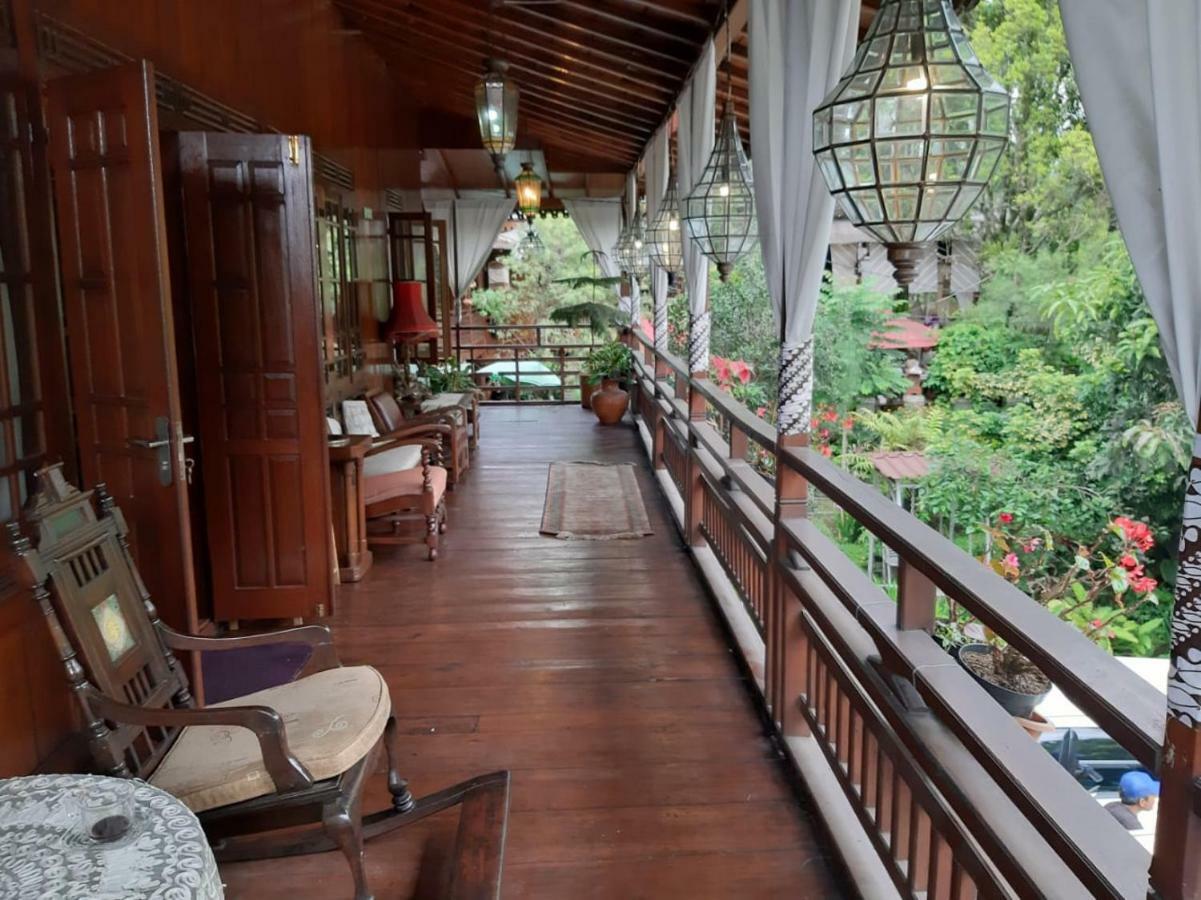 Badjoeri Ethnic Wooden Homestay Бандунг Экстерьер фото