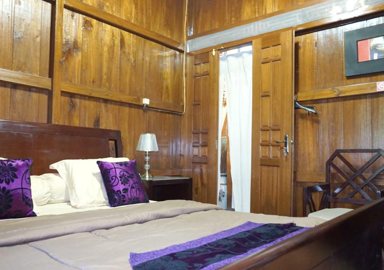 Badjoeri Ethnic Wooden Homestay Бандунг Экстерьер фото